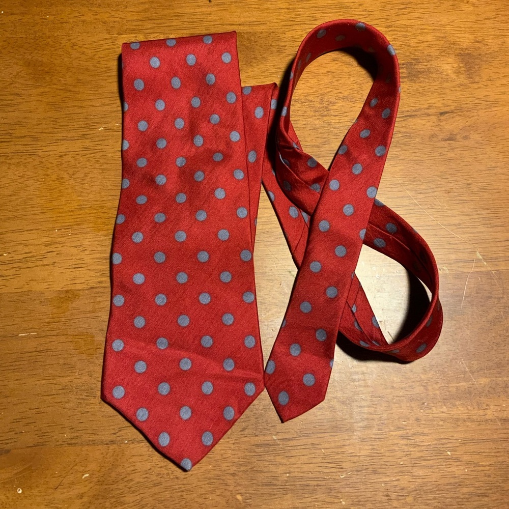 Geoffrey Beene 100% Silk USA Fabric Italy Red Gray Dots Motif Neck Tie